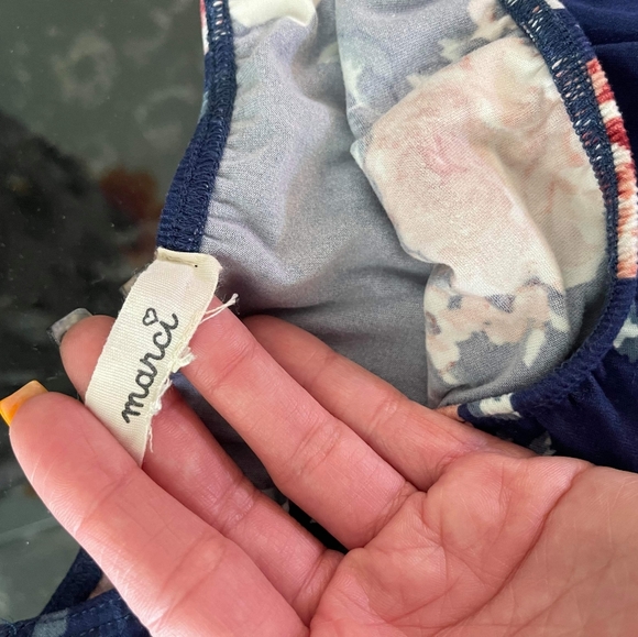 EUC Stretchy,off the shoulder, floral blouse - Picture 4 of 4